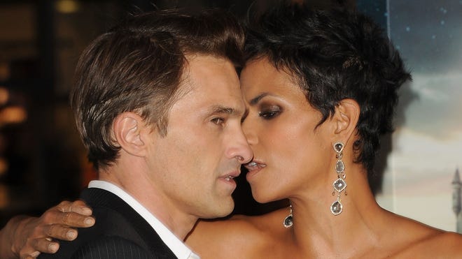 HALLE BERRY SELLS HOME.jpg